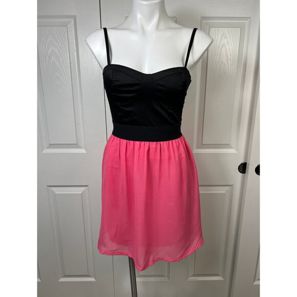 NEW G by Guess Women's Danelle Bustier Dress Jet Black/ Camellia Rose Small - Picture 2 of 10